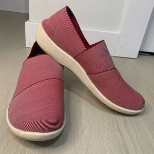 Clarks wrap style flats 10